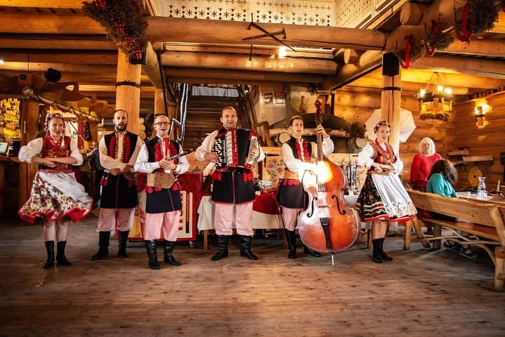 Cottage Style Evening with Folk Show and Traditional Feast from Krakow