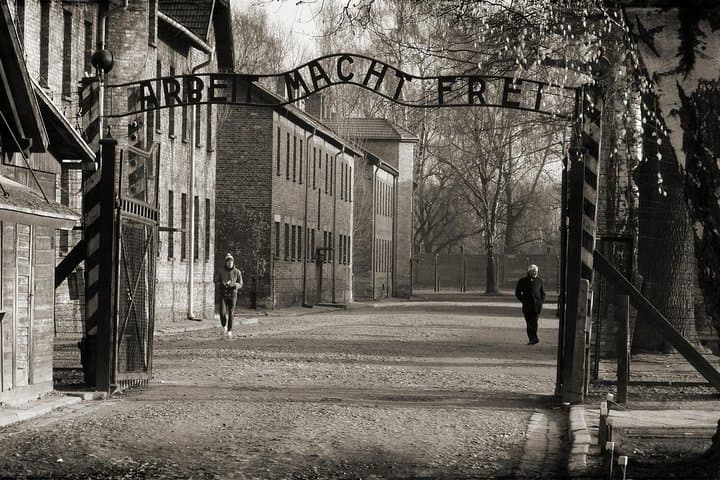 Auschwitz - Full Day Tour from Warsaw by private car