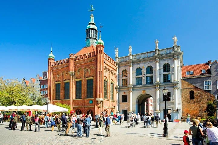 Gdansk and Malbork Castle Small Group Tour from Warsaw with Lunch