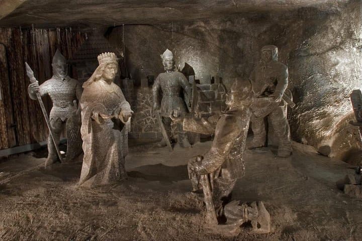 Krakow and Wieliczka Small Group Tour from Warsaw with Lunch