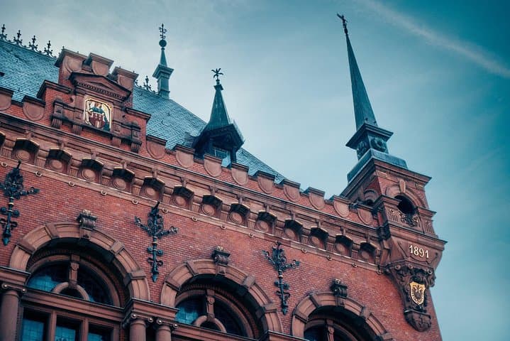 Private transfer from Warsaw to Krakow with 2h of Sightseeing