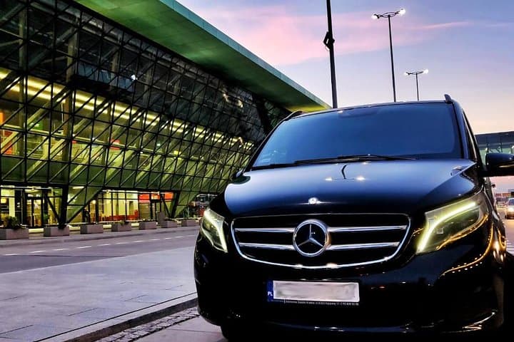 Krakow: Private Transfer to/from Krakow Airport (KRK)