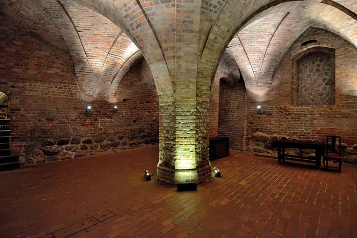 Skip-the-Line Warsaw Royal Castle Private Guided Tour