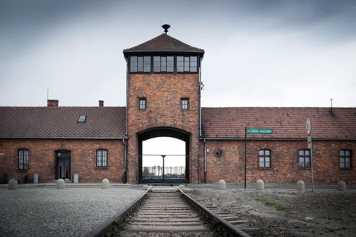 Krakow to Auschwitz-Birkenau: Private 2-way transfer