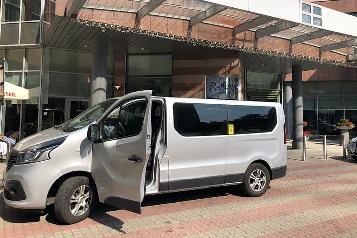 Minivan car 8 seaters + driver