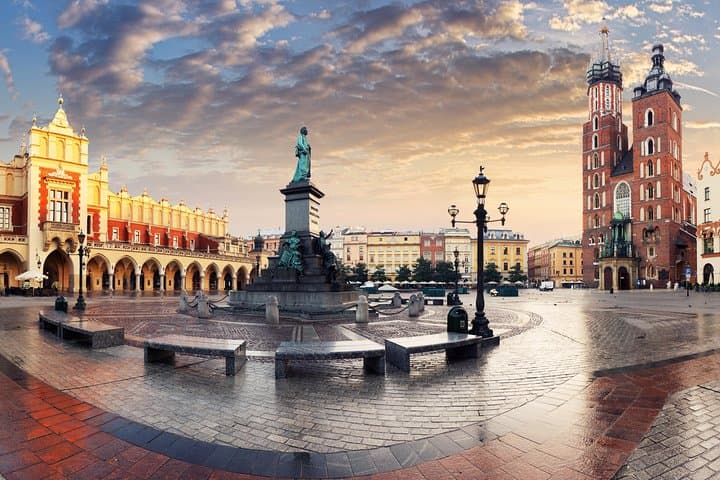 Krakow Highlights Tour by Electric Car