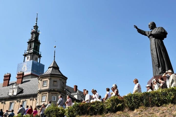Full-Day Private Tour to Black Madonna Częstochowa from Cracow