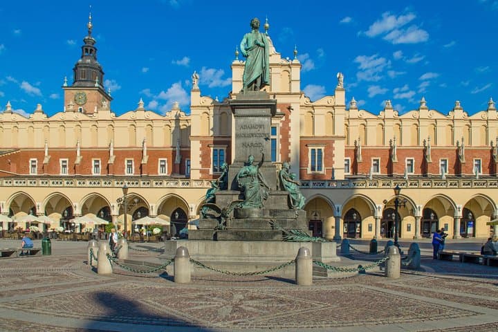 Wroclaw Private Tour to Krakow with Transport and Guide