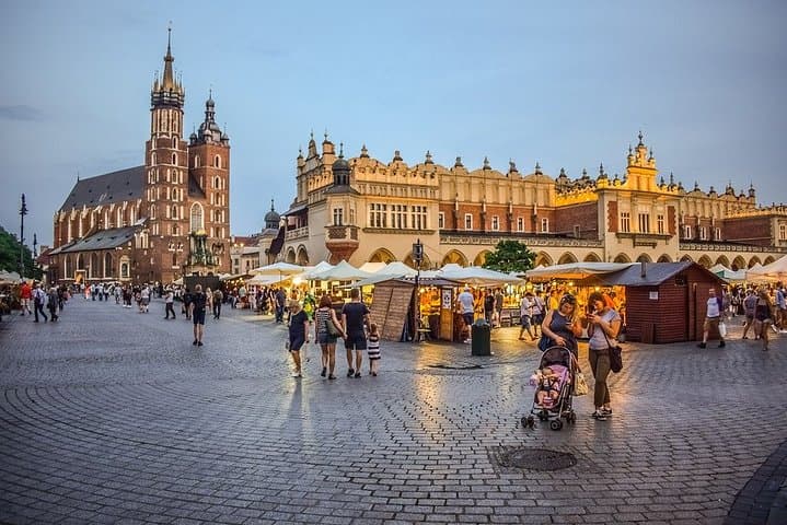 Private 4-hour City Tour of Krakow with driver and guide and Hotel pick-up