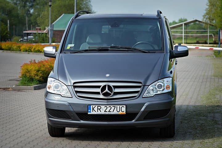 Private door-to-door transfer from Krakow to Prague