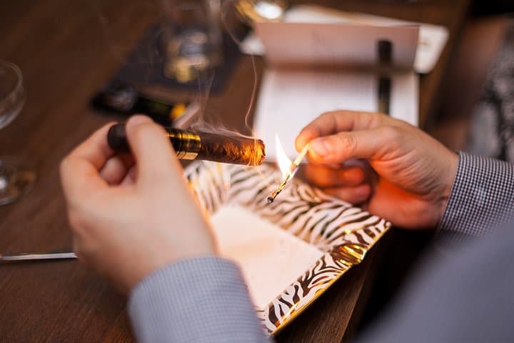 Premium Cigar Tasting Experience with Snacks in Gdańsk