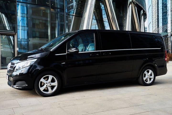Luxury transport from/to Warsaw - Prague / Václav Havel Airport by private van
