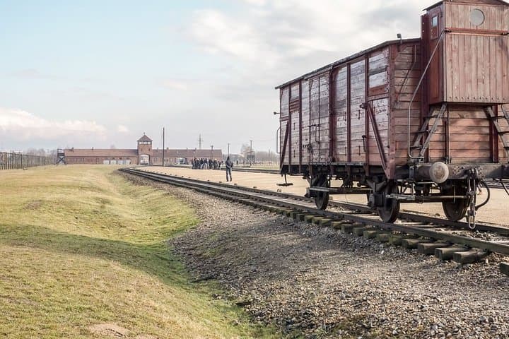 Auschwitz-Birkenau Tour – English Guide & Lunch Box