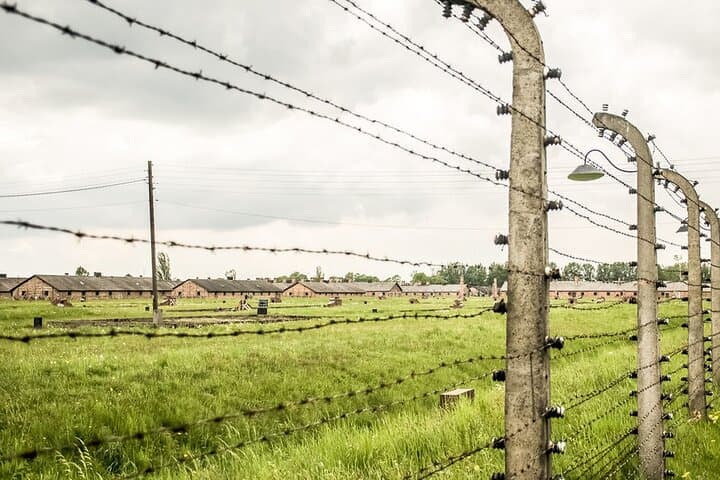 Auschwitz-Birkenau Tour – English Guide & Lunch Box