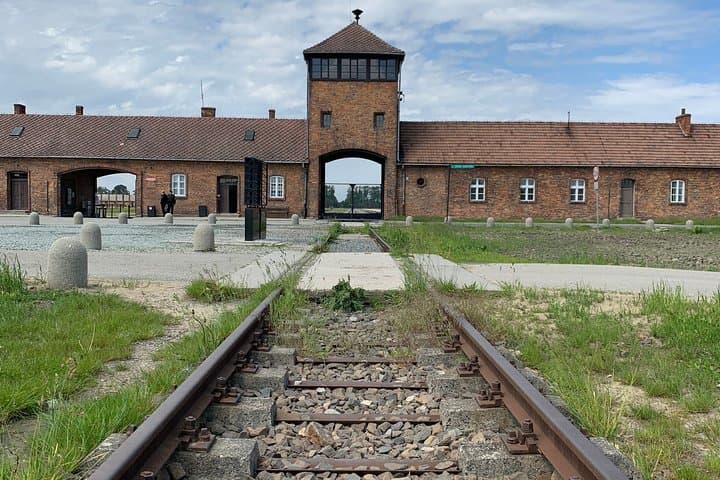 Auschwitz Birkenau Guided Tour/Skip The Line/PickUp/Guided ENG
