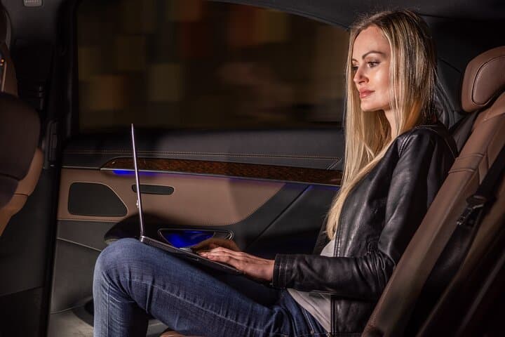 Airport to Cracow transfer by Minivan