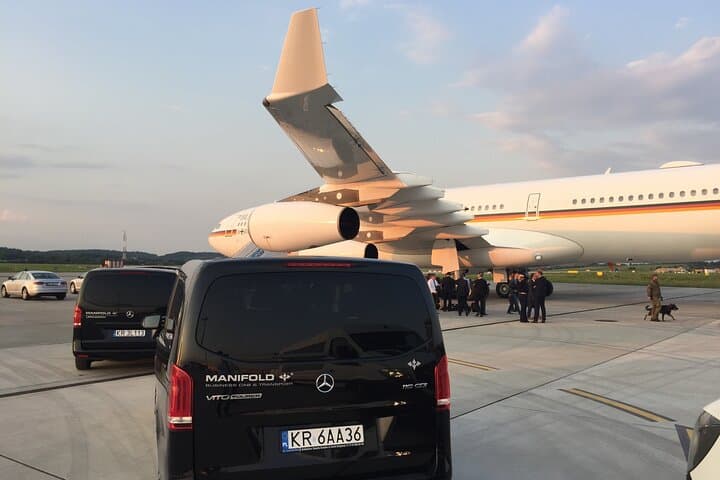 Airport to Cracow transfer by Minivan