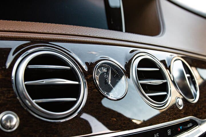 Airport to Cracow transfer by Luxurious VIP limo