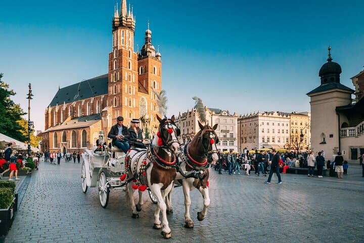 Krakow Highlights Tour by Electric Car