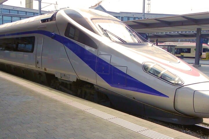 Private transfer from any location in Warsaw to Central Railway Station