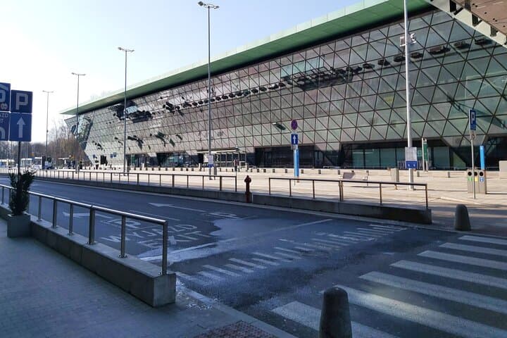 Krakow Balice Airport Transfer: Private Round Trip