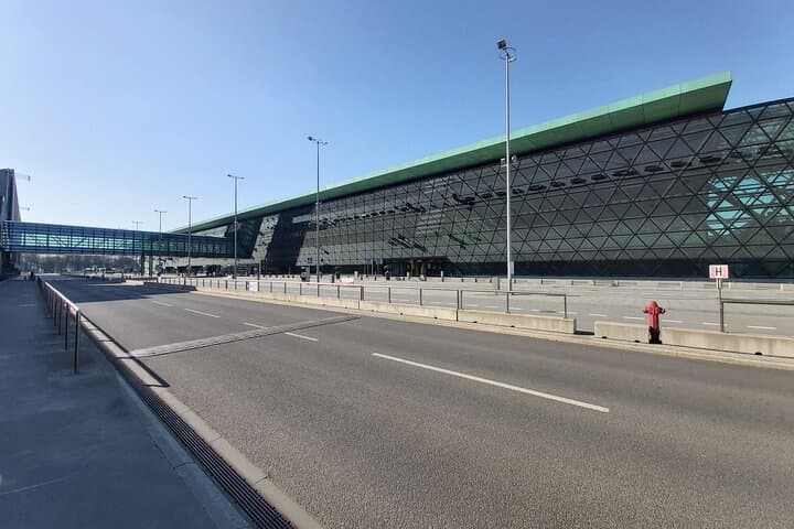 Kraków Balice Airport Transfer: Private One Way