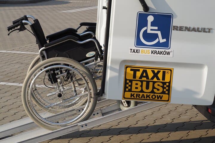 Wrocław Strachowice Airport Private Transfer