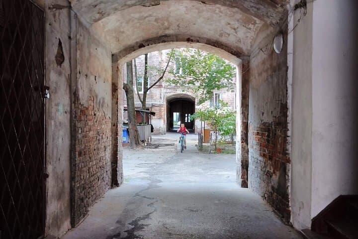 Inside a passageway of a typical Praga courtyard