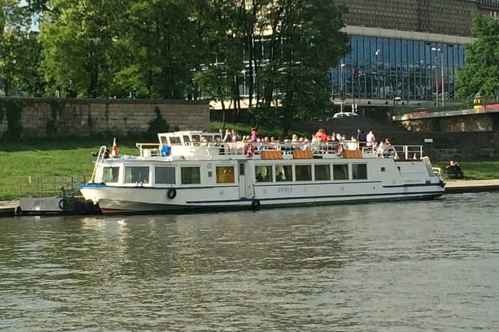 1-Hour Private Boat Rental on the Vistula River – Krakow