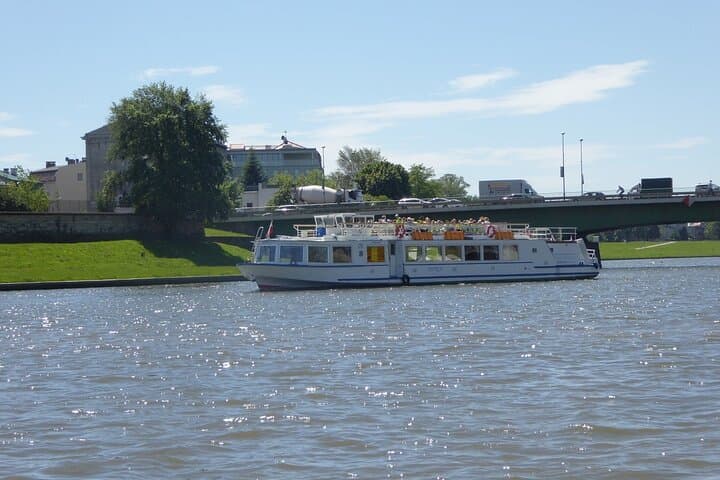 1-Hour Private Boat Rental on the Vistula River – Krakow