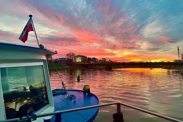Krakow: One Hour Evening or Night Boat Trip
