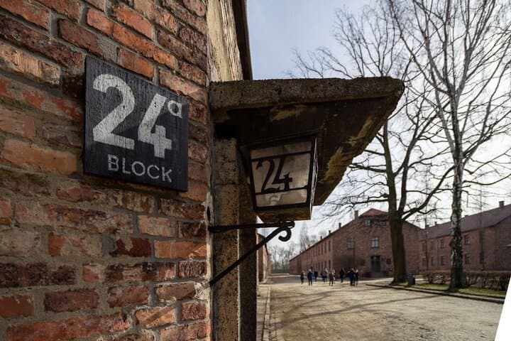 From Kraków: Auschwitz-Birkenau Tour with Pick Up
