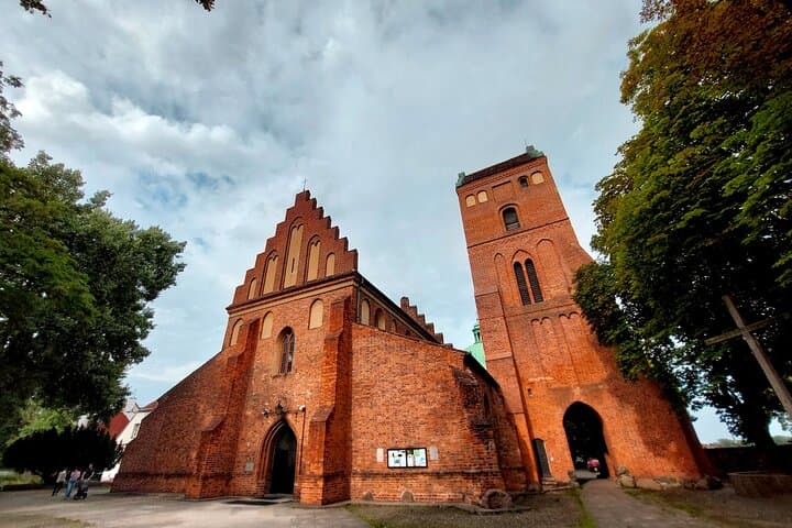 Architecture Walking Tour in Warsaw
