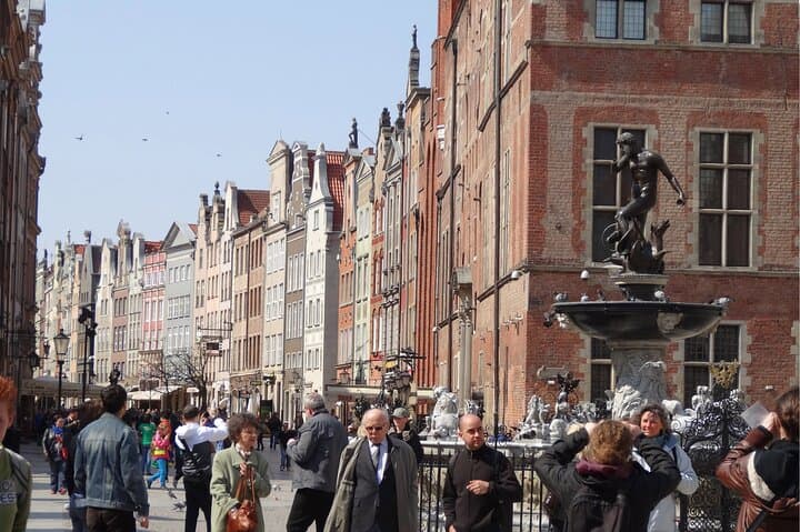The Neptune Fountain and Long Street - longest one in Medieval Europe.