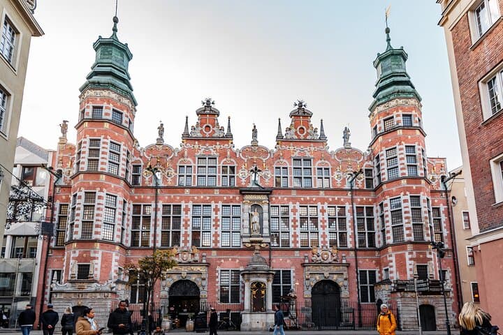 Lions & Unicorns of Gdańsk: Self-Guided Fantasy Puzzle Walk