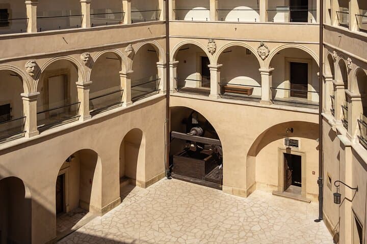 Pieskowa Skala Castle courtyard