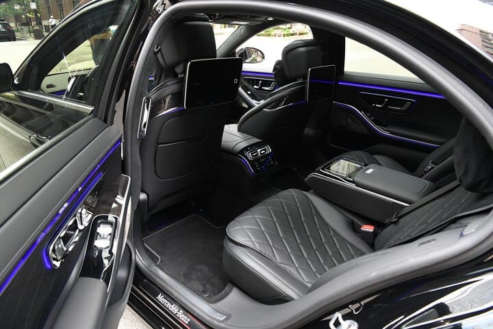 Airport Transfer: Warsaw to Warsaw Airport WAW by Luxury Car