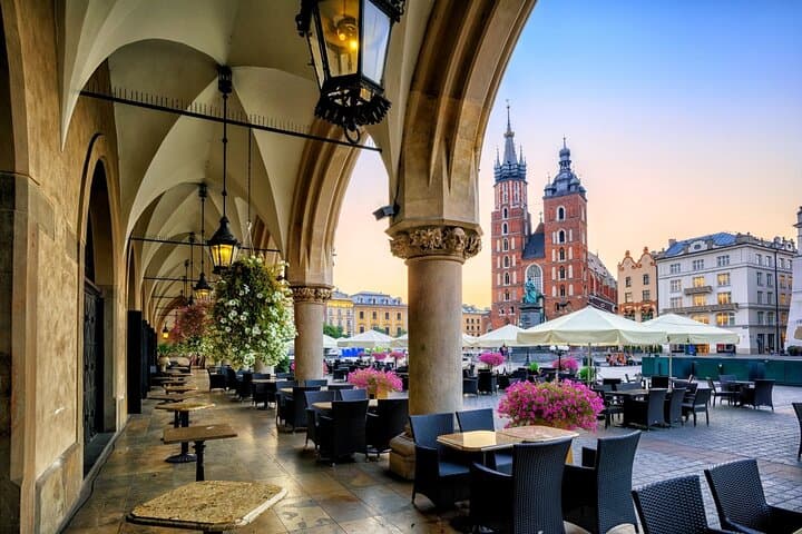 Krakow Old Town, Mary's Church and Rynek Underground Guided Tour