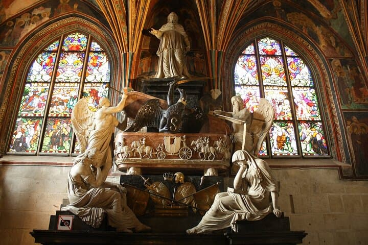 Skip the Line Wawel Castle Chambers Small Group Tour