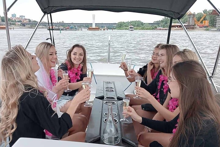 Private 2 Hour Motorboat Tour on Vistula in Warsaw for 9