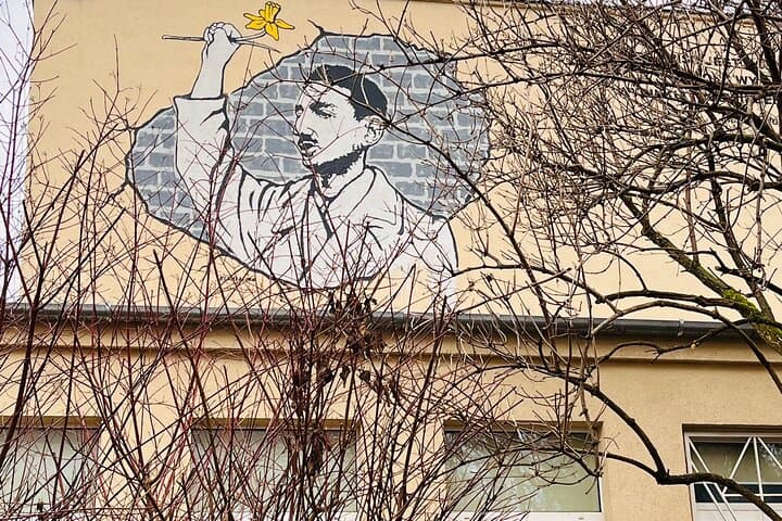 Past Meets Present in Warsaw's Jewish Ghetto