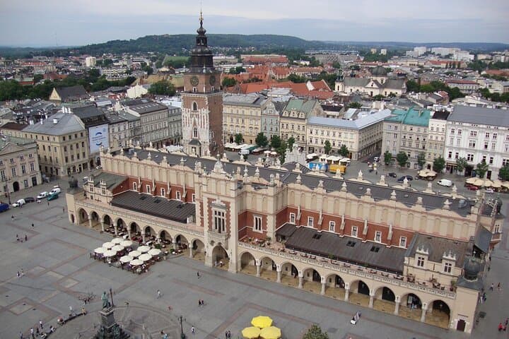 Explore Krakow: UNESCO Old Town, Medieval Streets & Landmarks
