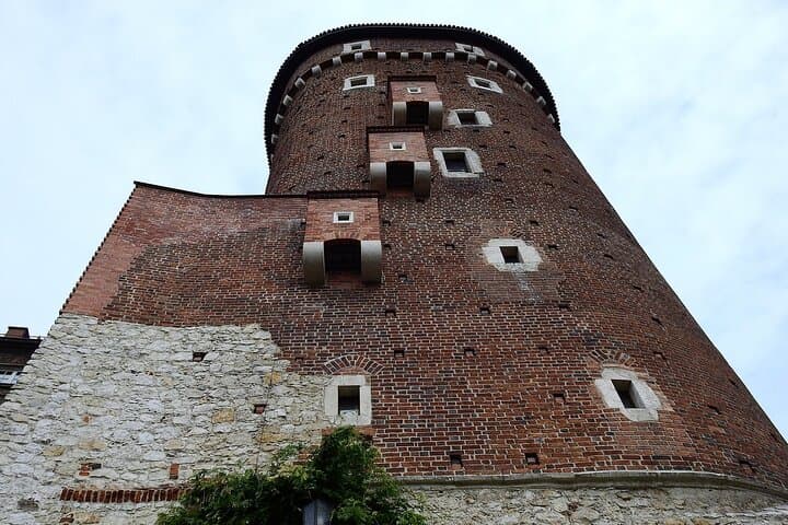 Explore Krakow: UNESCO Old Town, Medieval Streets & Landmarks