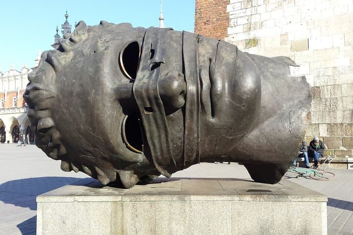Explore Krakow: UNESCO Old Town, Medieval Streets & Landmarks