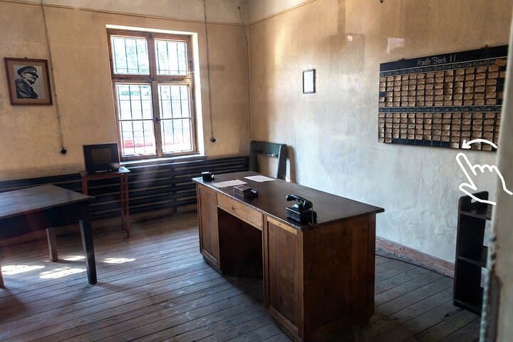 Krakow: Auschwitz-Birkenau Guided Tour with Hotel Transfer