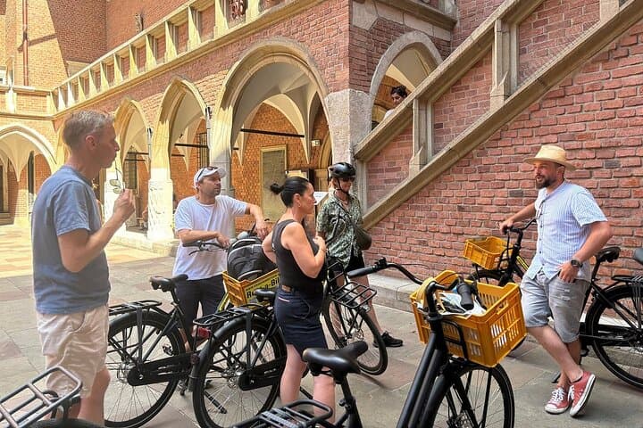 Evening 2h orientation Bike Tour of the Old Town and Wawel castle panorama