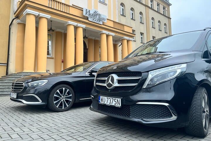 Private Warsaw Chopin Airport Round-Trip Transfer