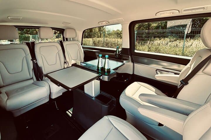 Premium interior with conference-style seating – travel, work or relax in total comfort.