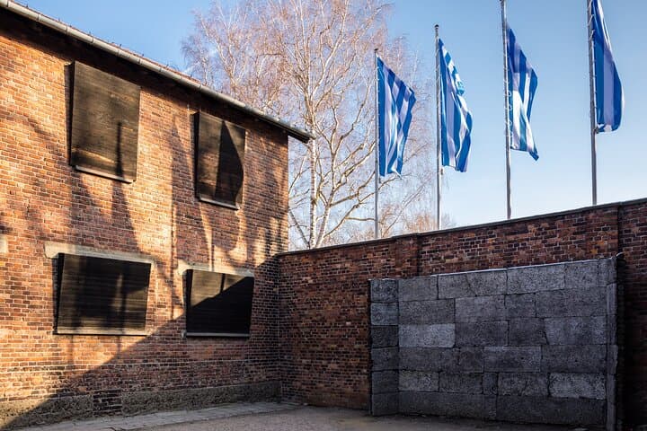 Auschwitz Birkenau tour with a Guidebook