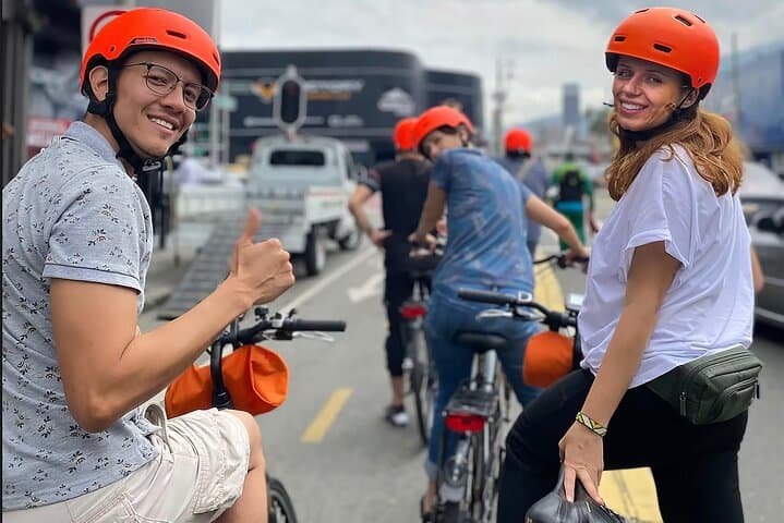 Warsaw Bike Tour: Old Town & City Centre Guided (1.5h or 3h)